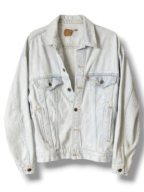 Vintage Levi’s Trucker Denim Jacket Made in USA Light Wash Relaxed Fit M L
